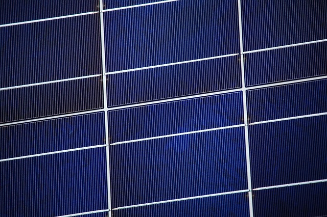 Solarmodule an Hauswänden und Balkonen